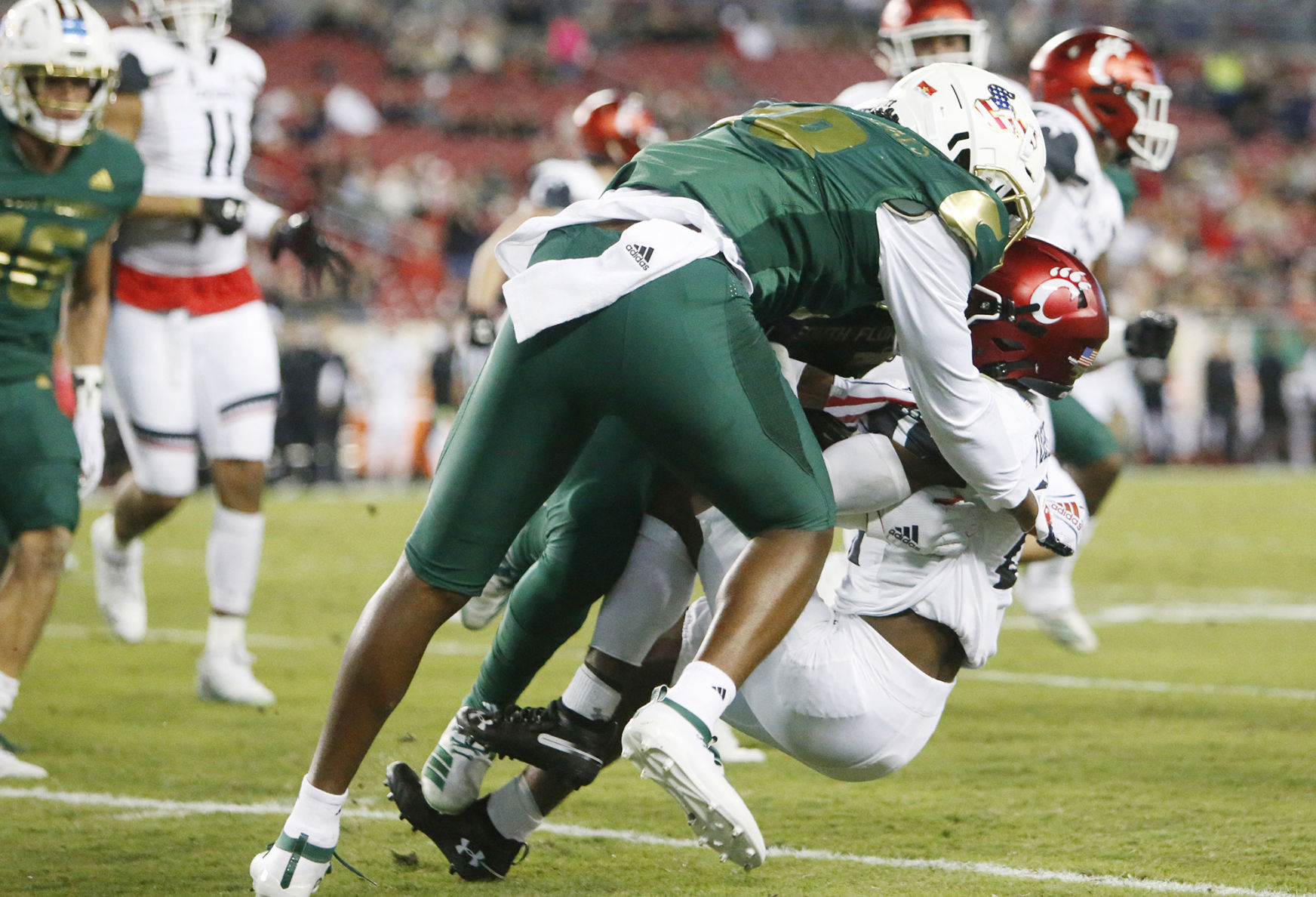 SPORTS-FBC-CINCINNATI-USF-7-PT
